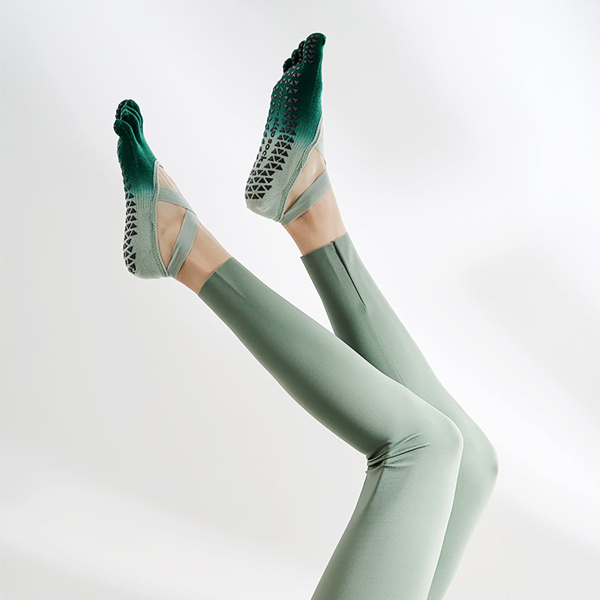 Yoga Socks for Women with Grips Grippy Yoga Socks for Women Men Non-Slip Full Toe Sticky Grip Accessories for Yoga, Barre, Pilates, Dance, Ballet